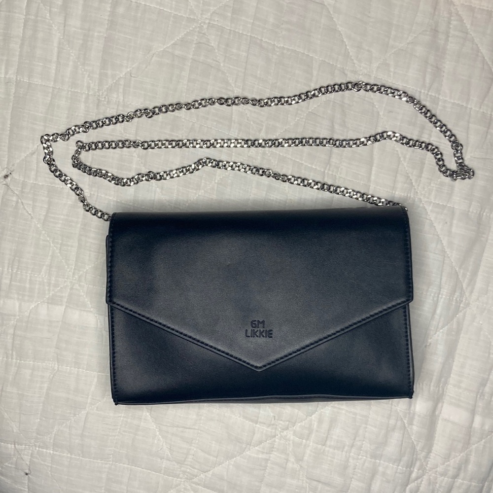 Like New Stylish Silver Chain Formal Zipper Pouch Formal Purse Shoulder Bag